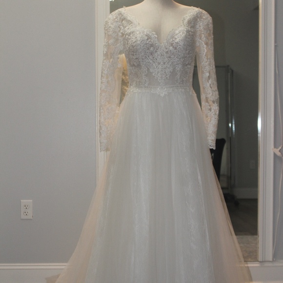 Maggie Sottero Designs wedding Dress - Picture 1 of 6